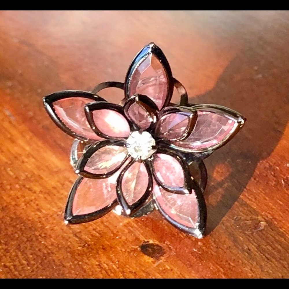 Gorgeous purple flower cocktail ring
